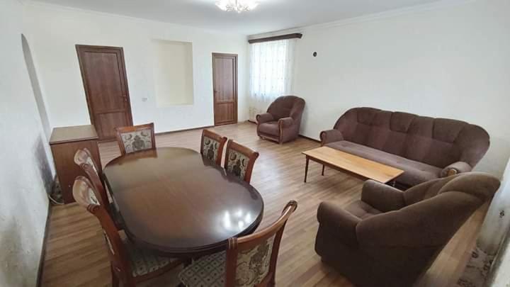 Elegaya Guest House Idzjevan Buitenkant foto