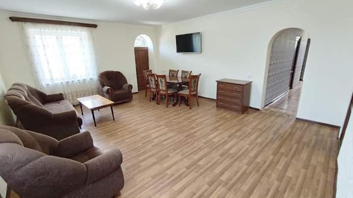 Elegaya Guest House Idzjevan Buitenkant foto